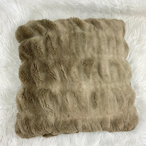 Pottery Barn Accents Pottery Barn Faux Fur Ruched Pillow Cover 8